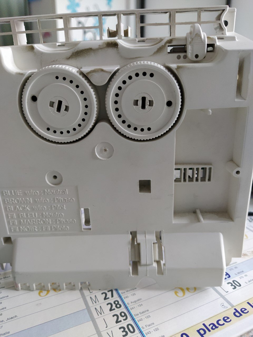 Les deux molettes de réglage du thermostat