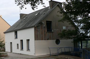 Maison isole par l'extrieur avec lambris PVC.